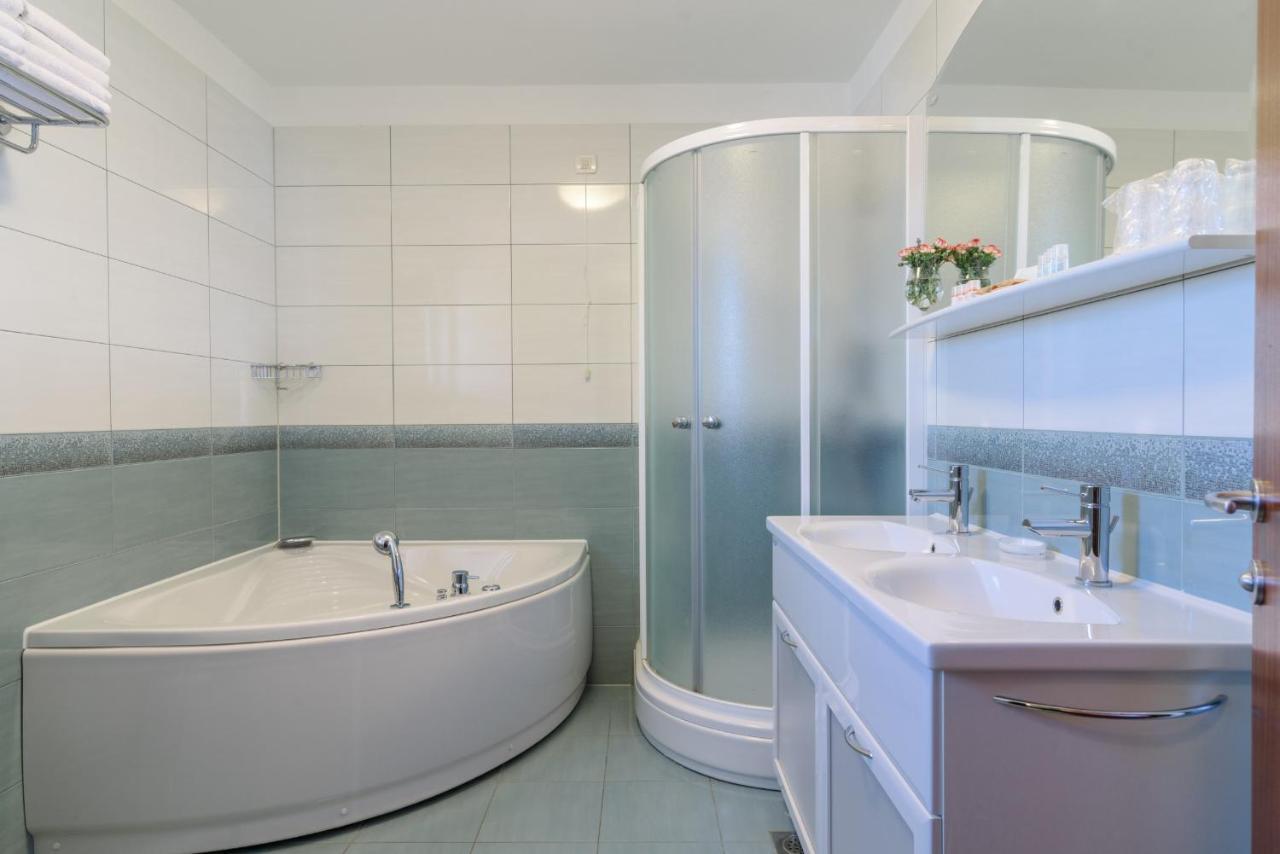 Villa Mediterana Seget Vranjica Extérieur photo