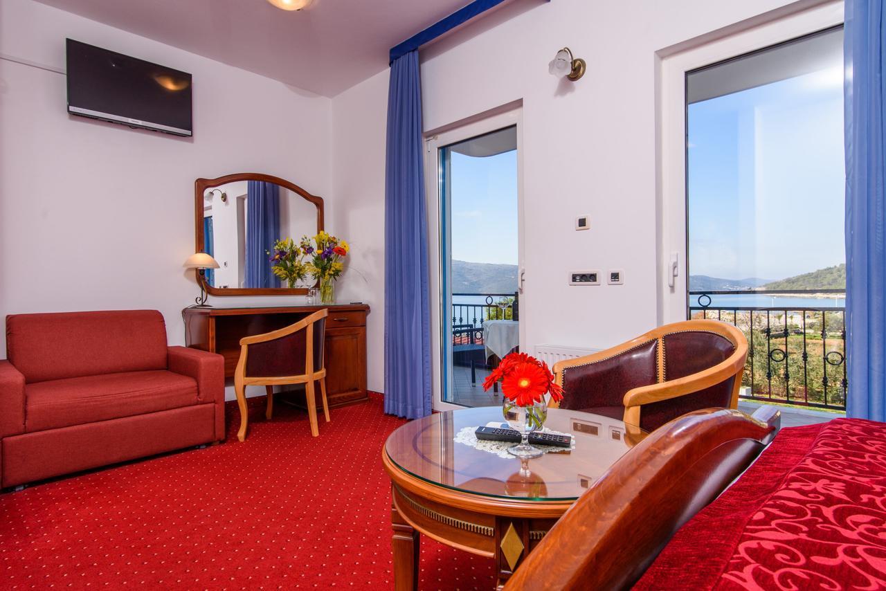 Villa Mediterana Seget Vranjica Extérieur photo
