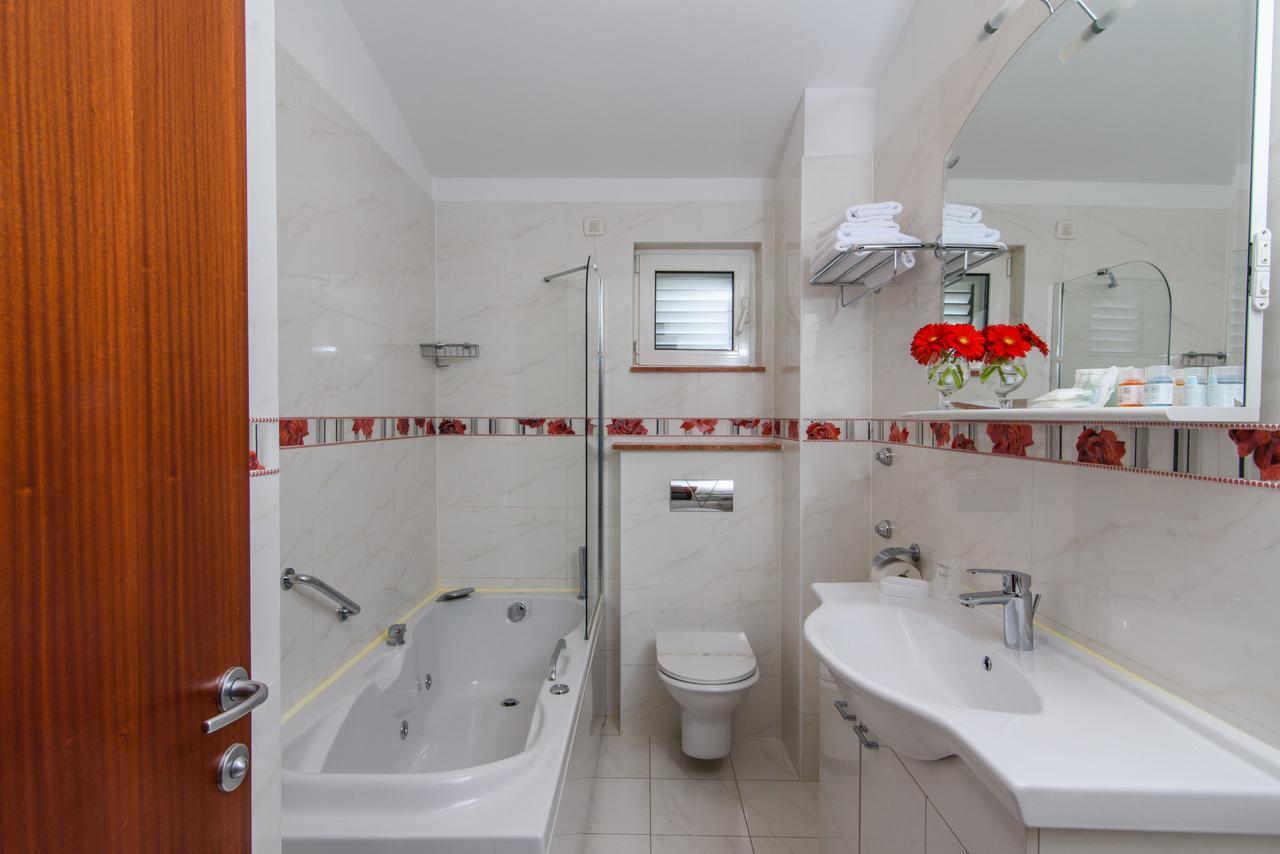Villa Mediterana Seget Vranjica Extérieur photo