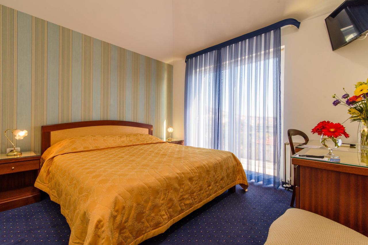 Villa Mediterana Seget Vranjica Extérieur photo