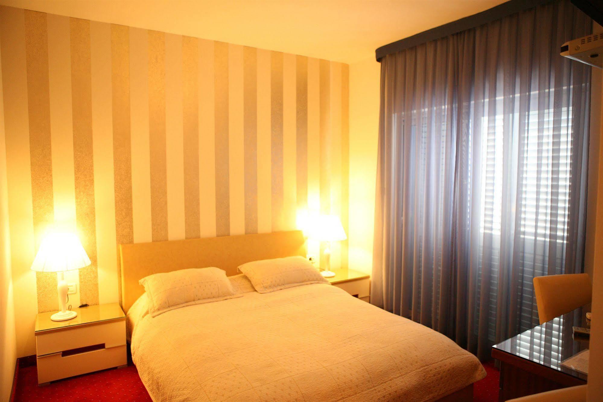 Villa Mediterana Seget Vranjica Extérieur photo