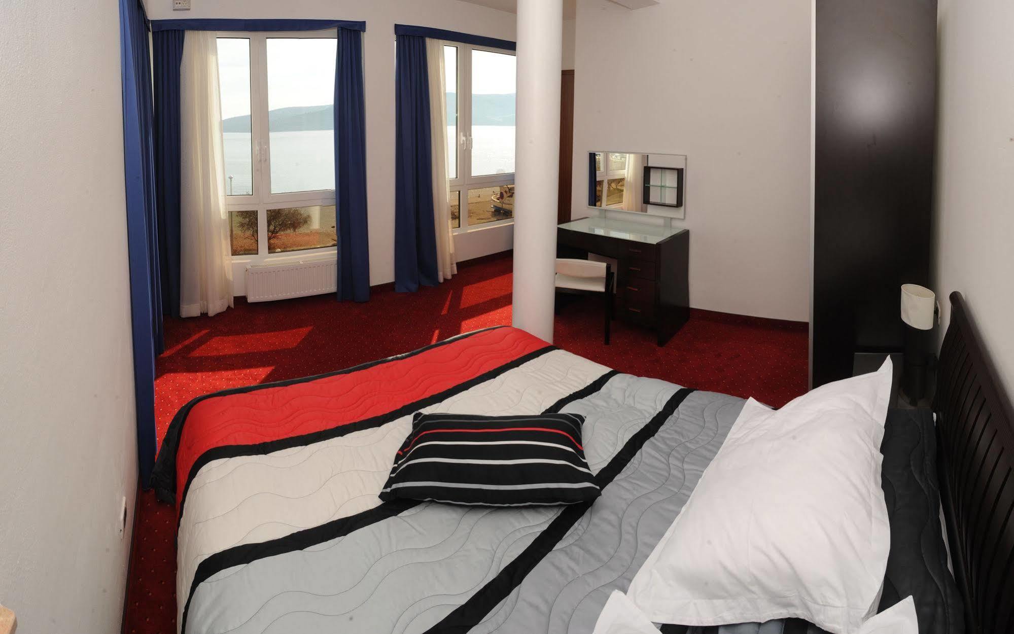 Villa Mediterana Seget Vranjica Extérieur photo