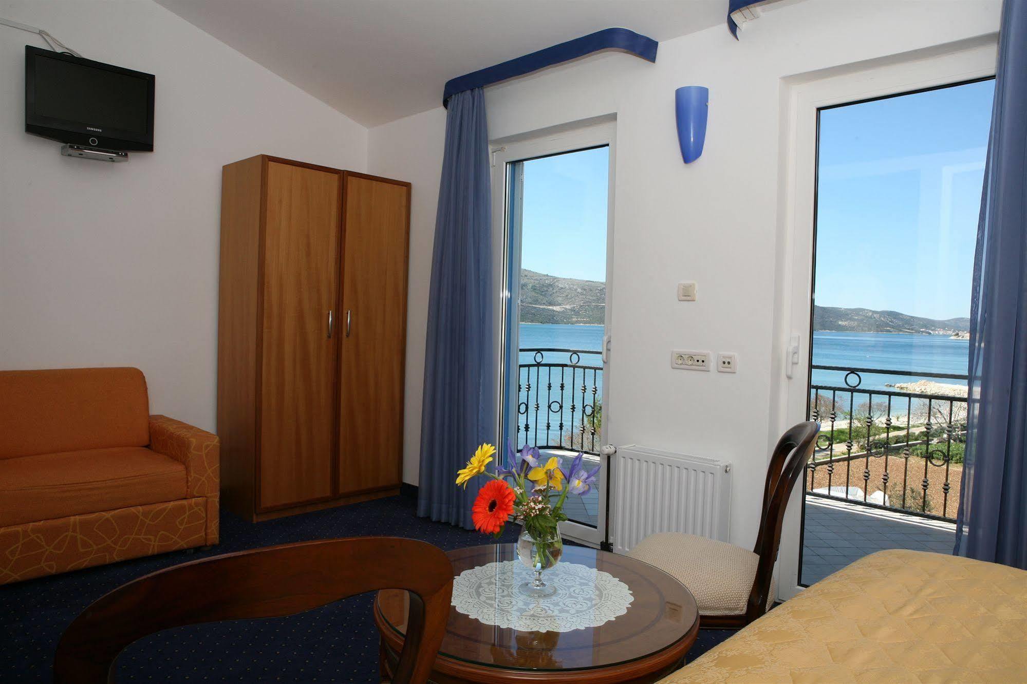 Villa Mediterana Seget Vranjica Extérieur photo